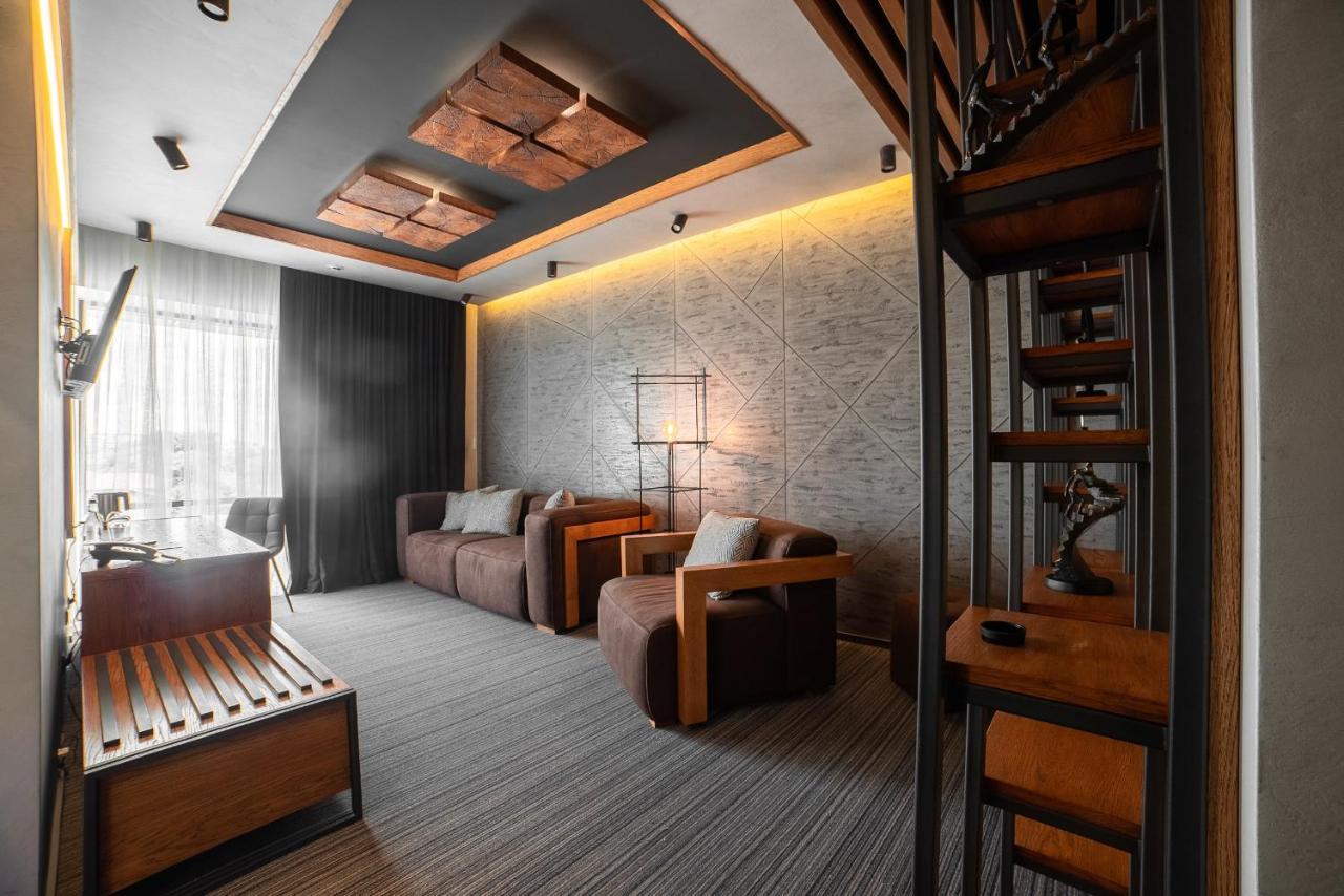 Mojo Hall Hotel Луцьк Екстер'єр фото