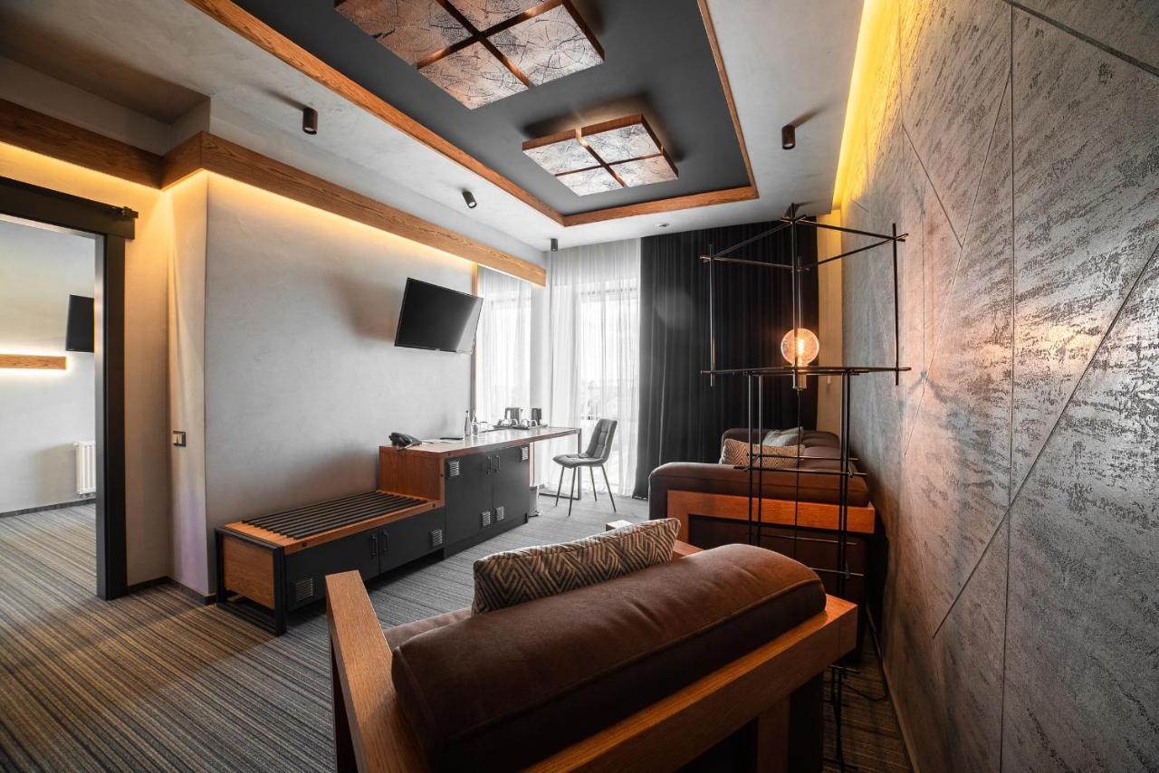 Mojo Hall Hotel Луцьк Екстер'єр фото