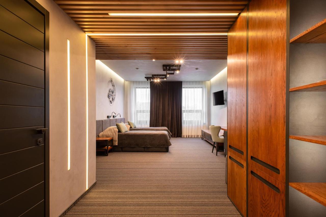 Mojo Hall Hotel Луцьк Екстер'єр фото