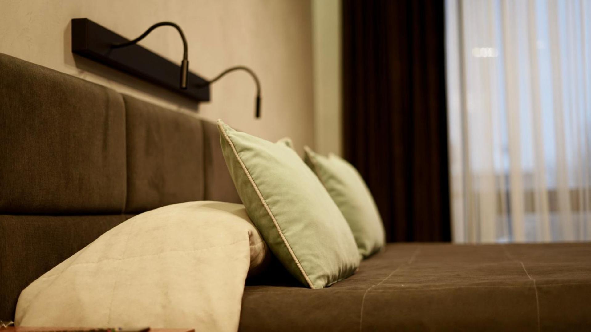 Mojo Hall Hotel Луцьк Екстер'єр фото