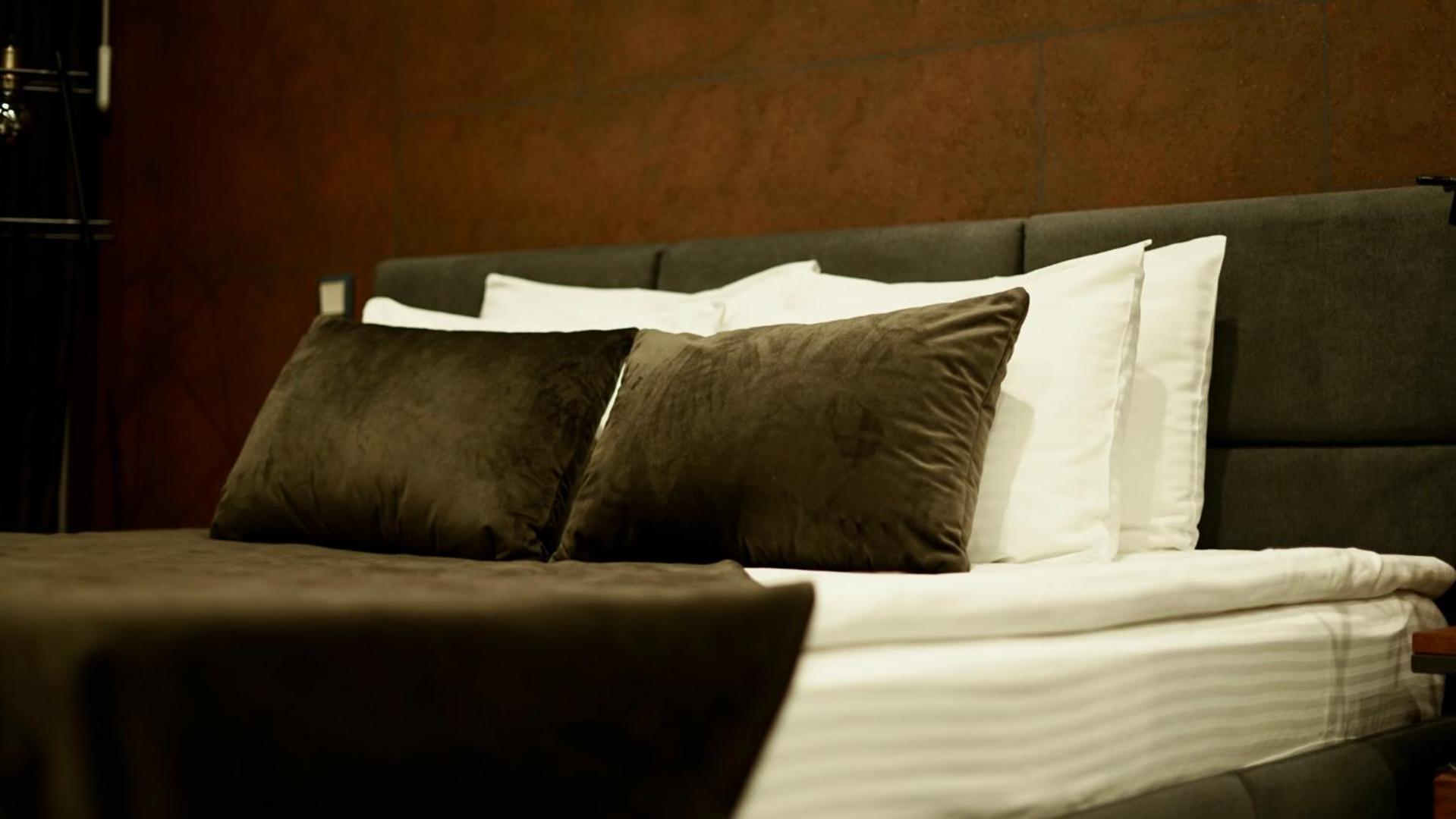Mojo Hall Hotel Луцьк Екстер'єр фото